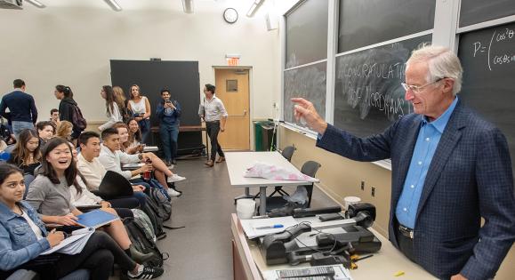 Professor William Nordaus teaches his class at Yale